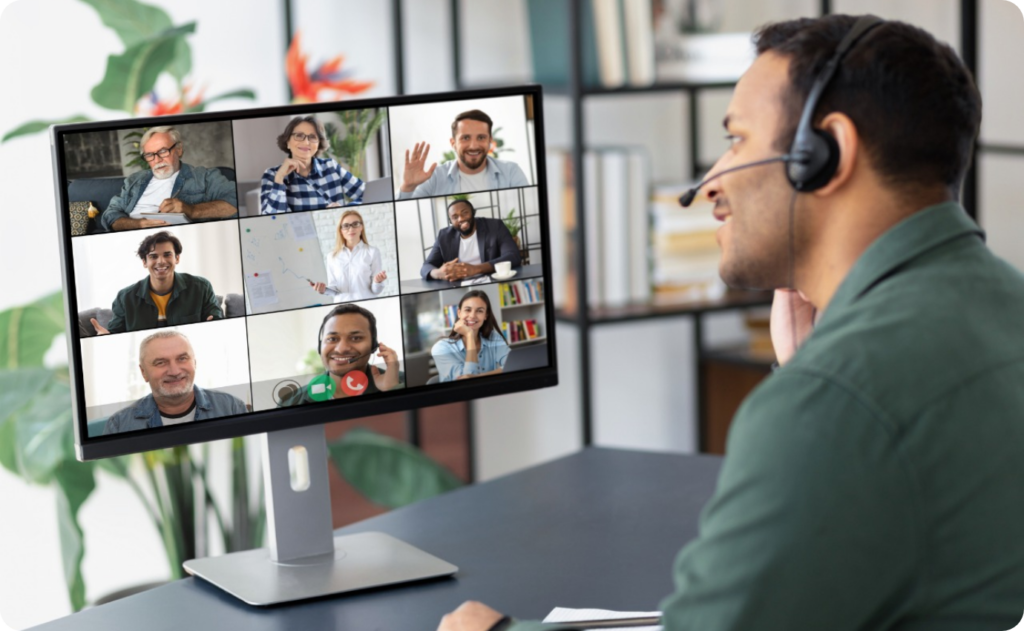 Ein Mitarbeiter nimmt an einem Online-Meeting mit mehreren Teilnehmenden teil – stellvertretend für Englisch für Unternehmen oder Business Englisch für Unternehmen im virtuellen Teamtraining.